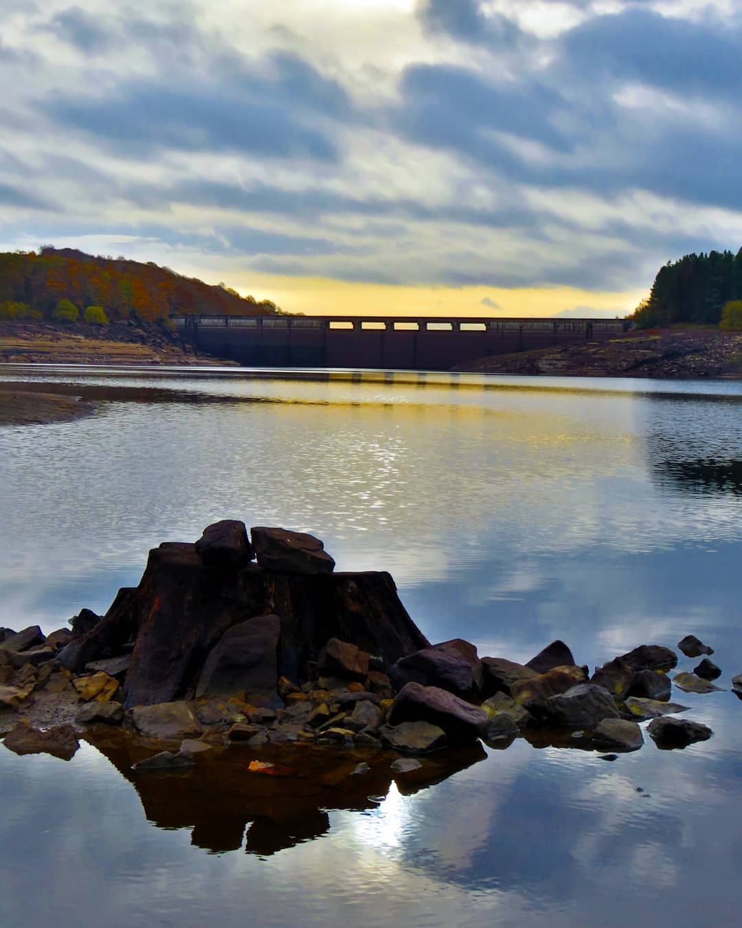 Reservoir Dam Wall Rocky Ruins Foreground Still Water Reflection Autumn Trees